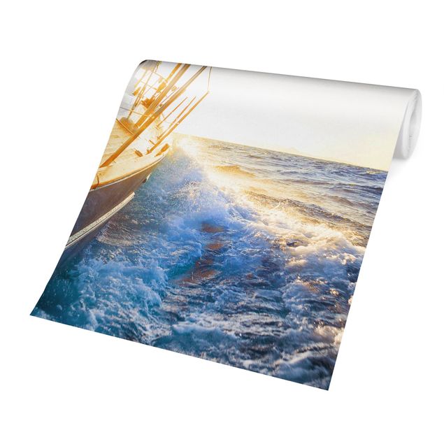 Fototapete - Segelboot auf blauem Meer bei Sonnenschein