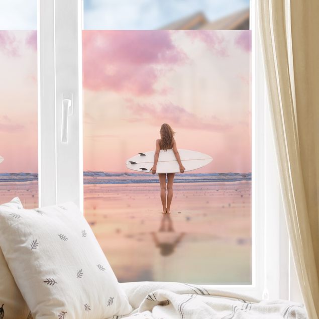 Fensterbilder Strand Surfergirl mit Board im Abendrot