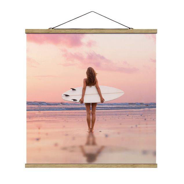Poster Surfergirl mit Board im Abendrot