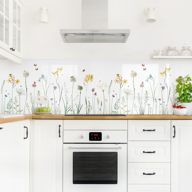 Küchenrückwand Glas Motiv Blumen Tanzende Schmetterlinge auf Wildblumen