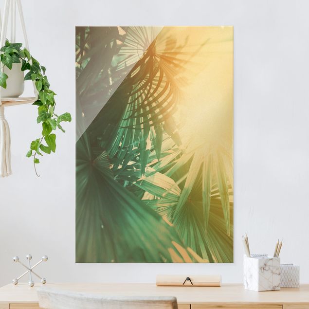 Glasbild - Tropische Pflanzen Palmen bei Sonnenuntergang - Hochformat 2:3