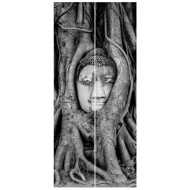 Türtapete - Buddha in Ayutthaya von Baumwurzeln gesäumt in Schwarzweiß