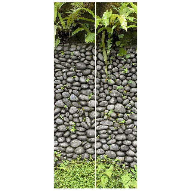 Mustertapete Steinwand mit Pflanzen
