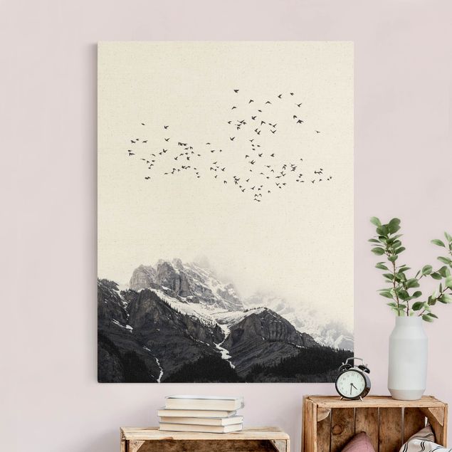 Leinwandbilder Berge Vogelschwarm vor Bergen Schwarz Weiß