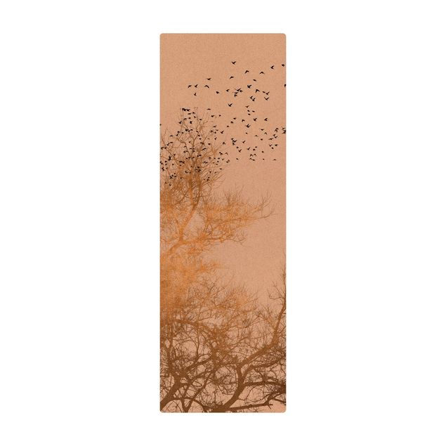 Teppich Esszimmer Vogelschwarm vor goldenem Baum