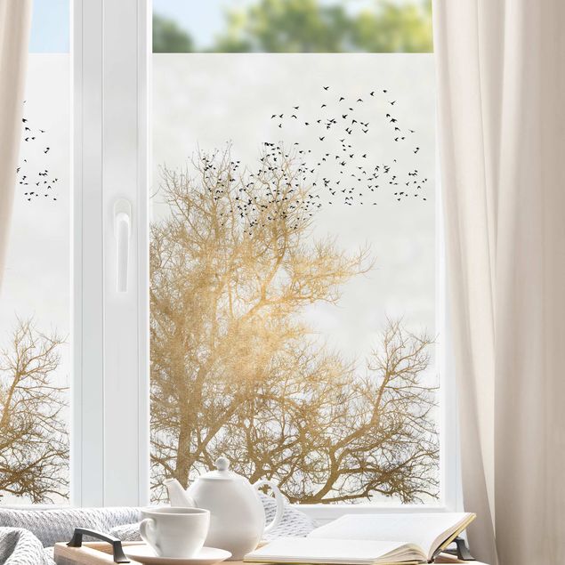 Fensterbilder Natur Vogelschwarm vor goldenem Baum