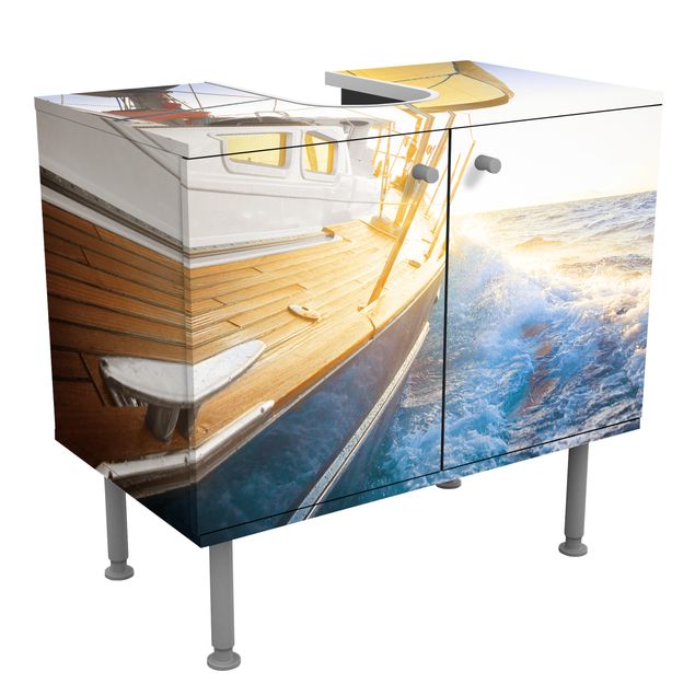 Waschbeckenunterschrank Motiv Segelboot auf blauem Meer bei Sonnenschein