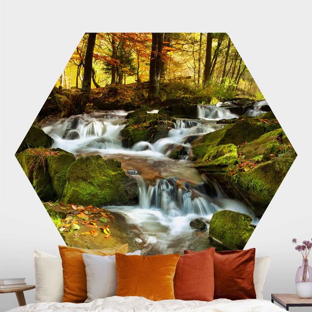 Hexagon Mustertapete selbstklebend - Wasserfall herbstlicher Wald